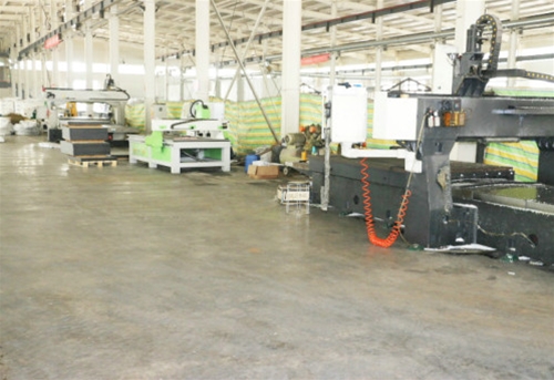 鏈條導軌廠家車間設(shè)備